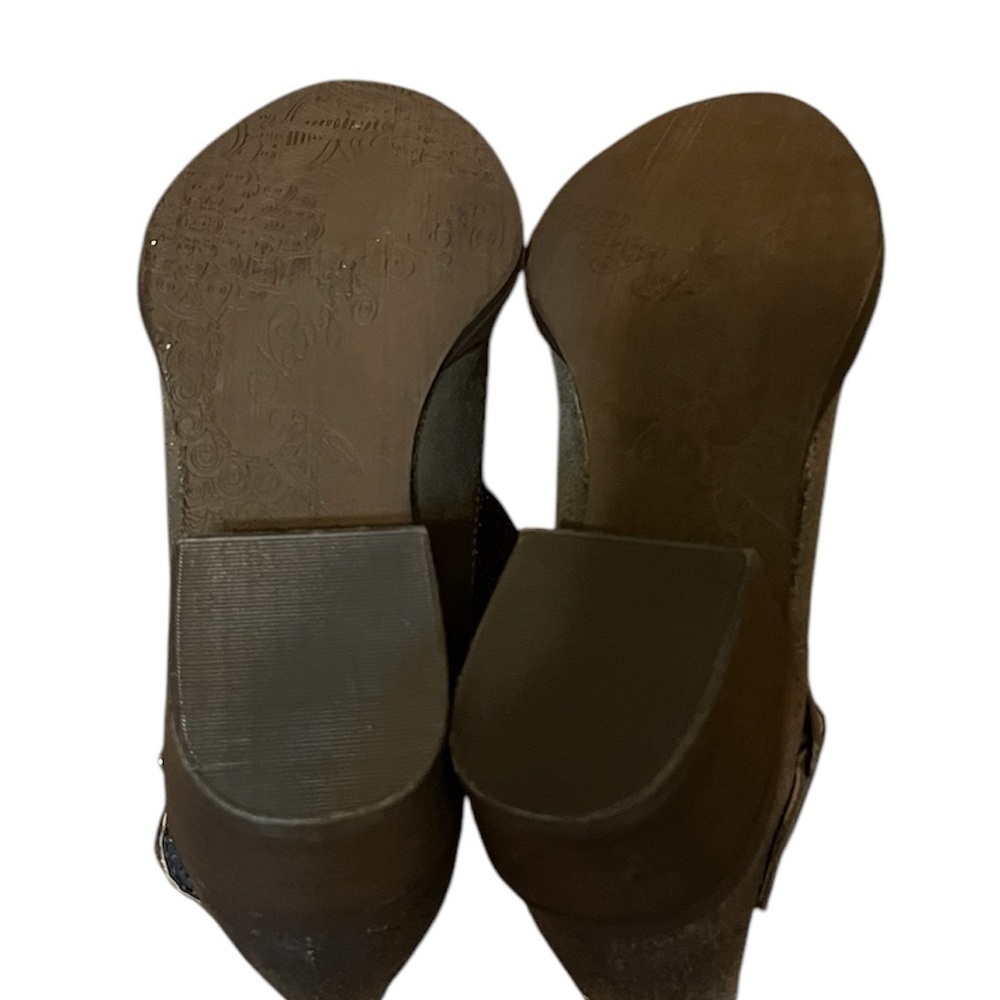 Naughty Monkey Gray Glimmer Ankle Boots
Sz 6 NWT - Picture 3 of 5